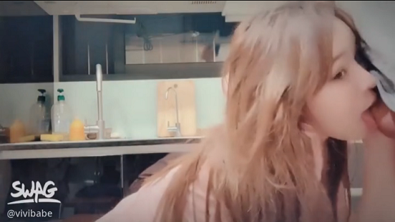 em-gai-mup-bu-cu-sieu-dam-dat-su-de-me-lan-toa-trong-vo-thuc-8