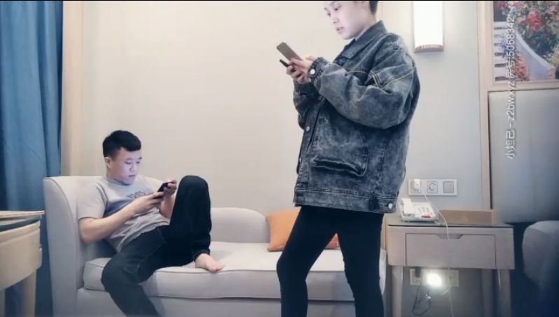 cap-doi-du-nhau-quen-troi-dat-cuc-hoang-dai-suong-khoi-noi-2