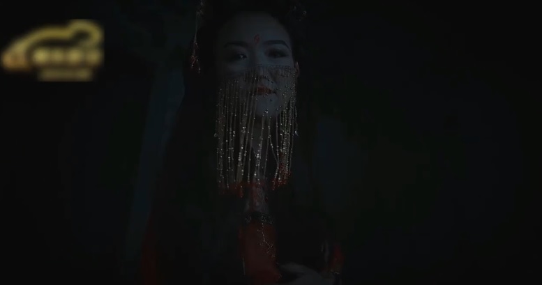 cau-chuyen-anh-thu-sinh-gap-hai-yeu-nu-dam