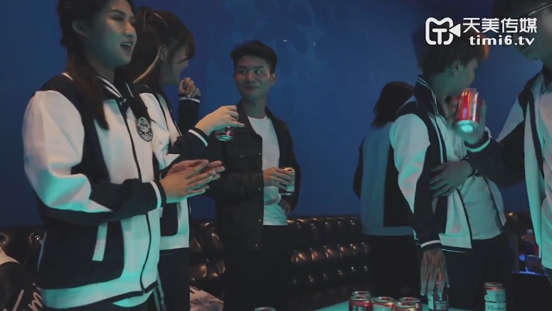 nhung-dua-tre-hu-lien-hoan-lop-cuoi-cap